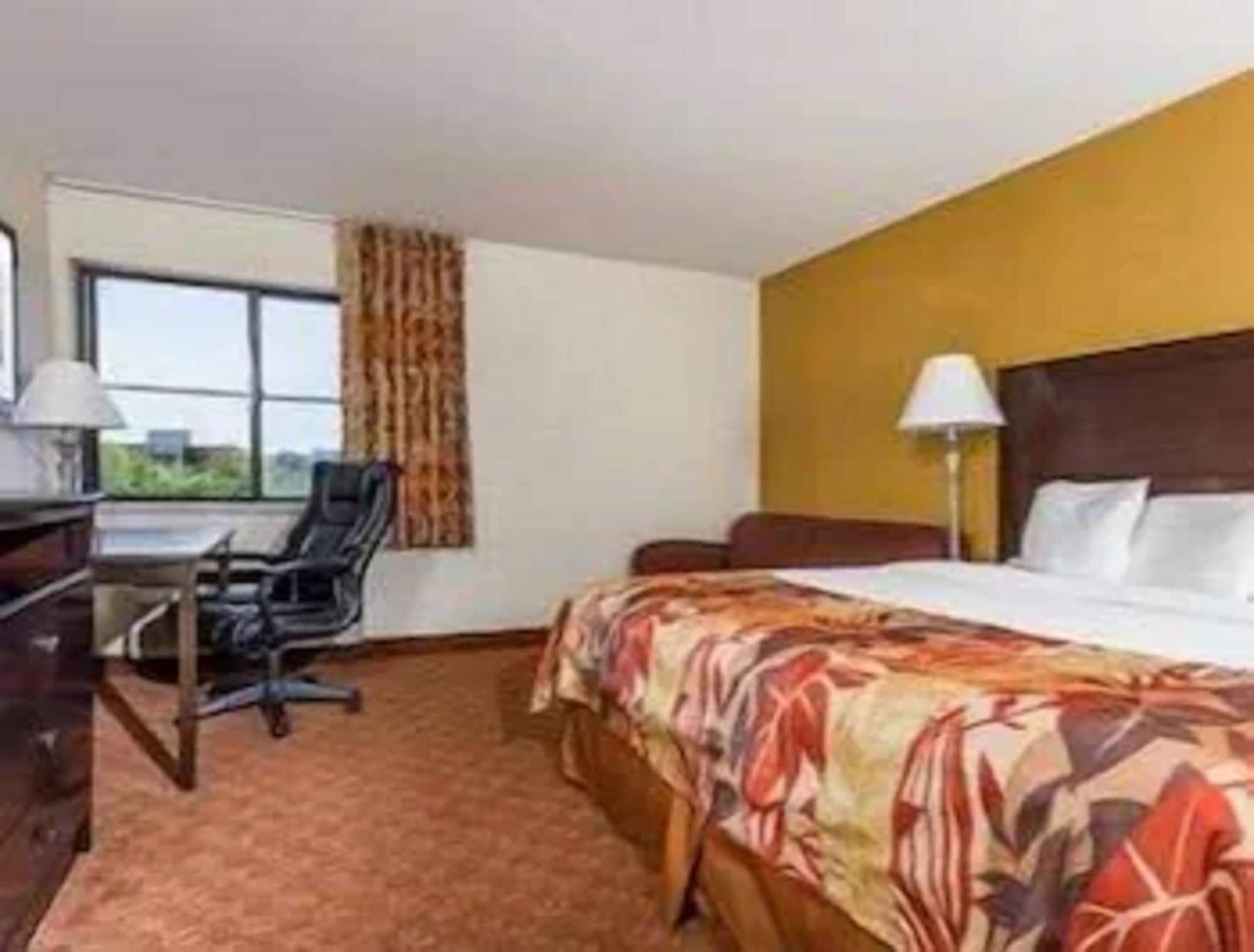 Comfort Inn & Suites Брентуд Екстериор снимка