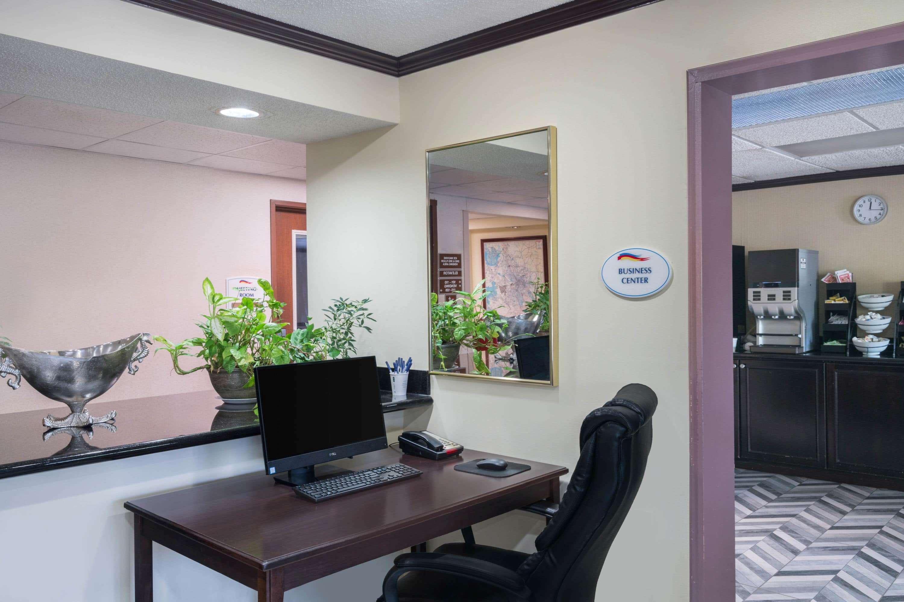 Comfort Inn & Suites Брентуд Екстериор снимка