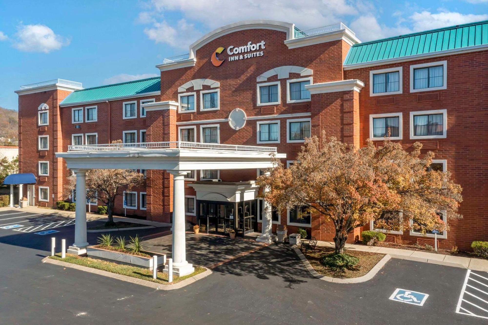 Comfort Inn & Suites Брентуд Екстериор снимка