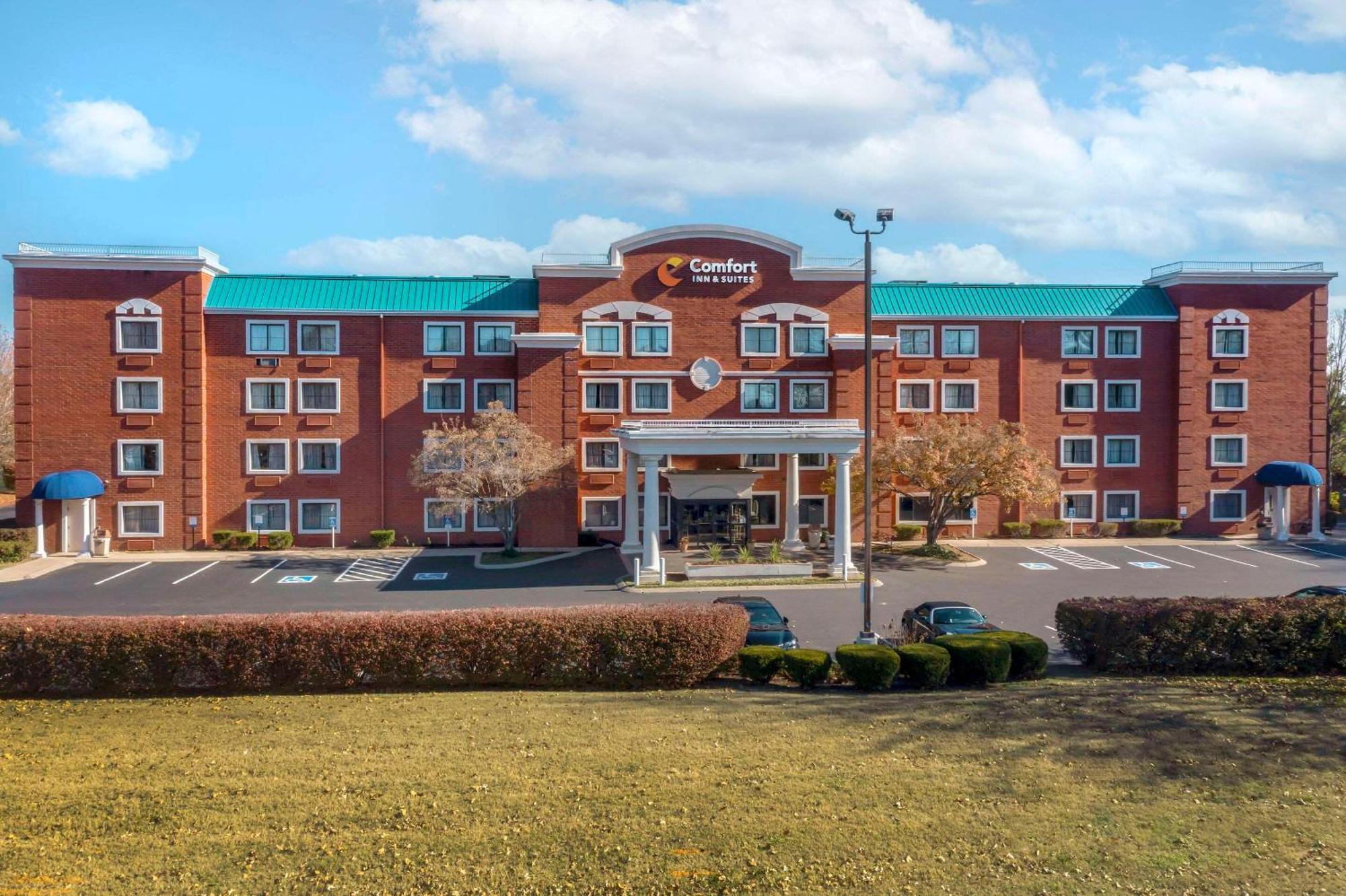 Comfort Inn & Suites Брентуд Екстериор снимка