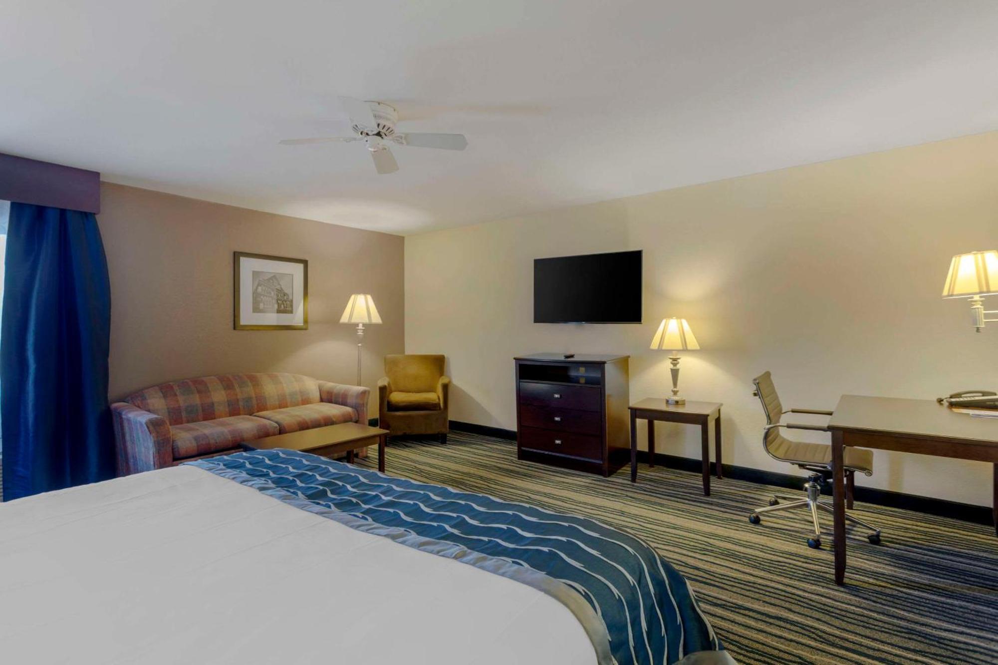 Comfort Inn & Suites Брентуд Екстериор снимка