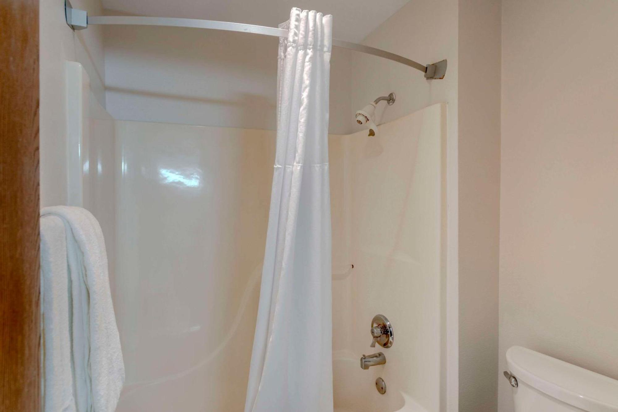 Comfort Inn & Suites Брентуд Екстериор снимка