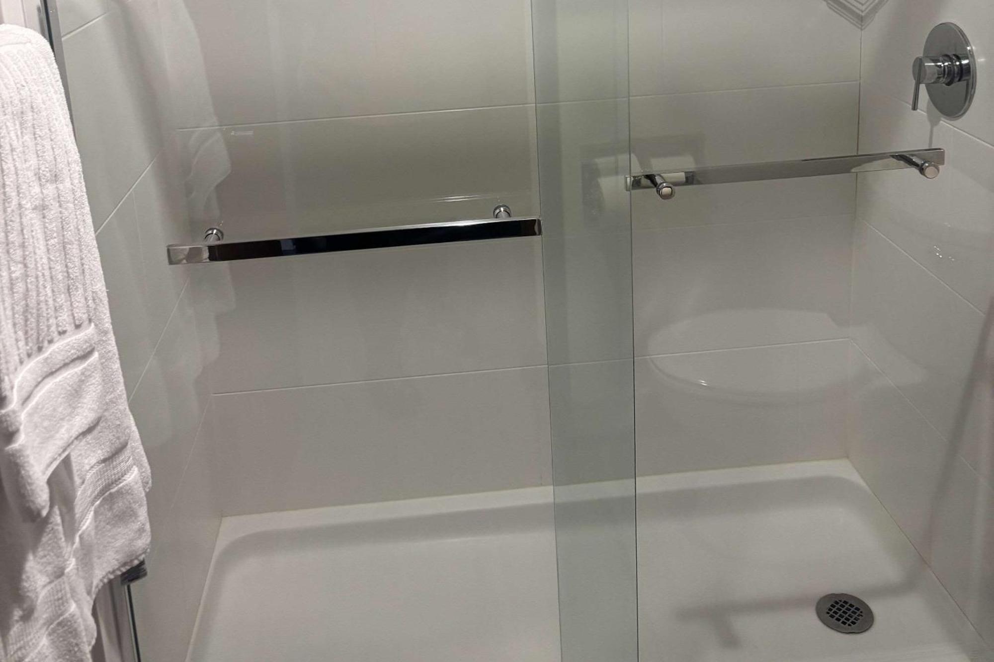 Comfort Inn & Suites Брентуд Екстериор снимка