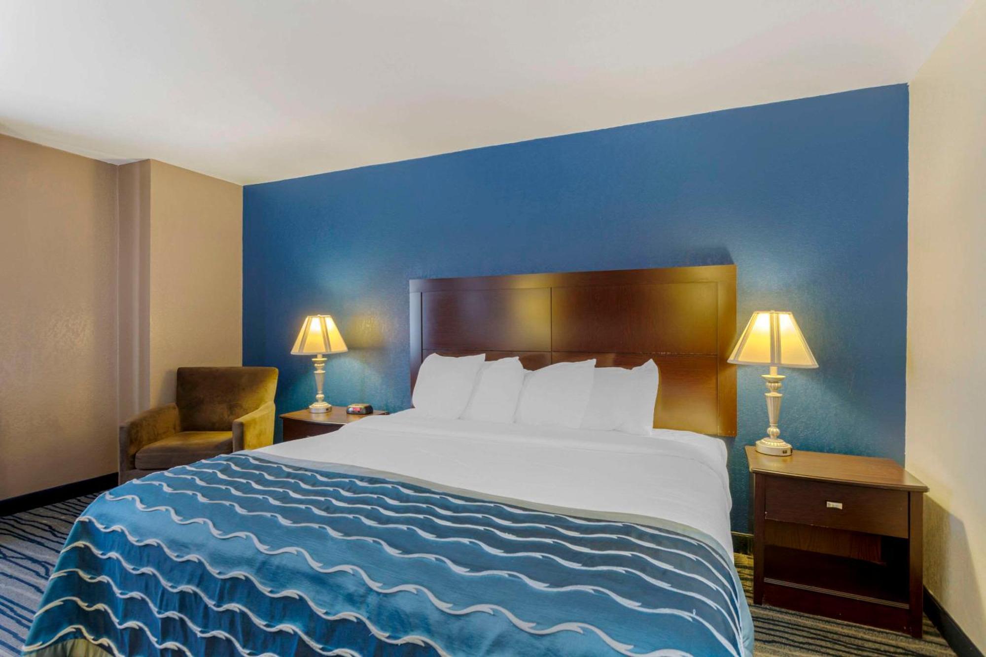 Comfort Inn & Suites Брентуд Екстериор снимка