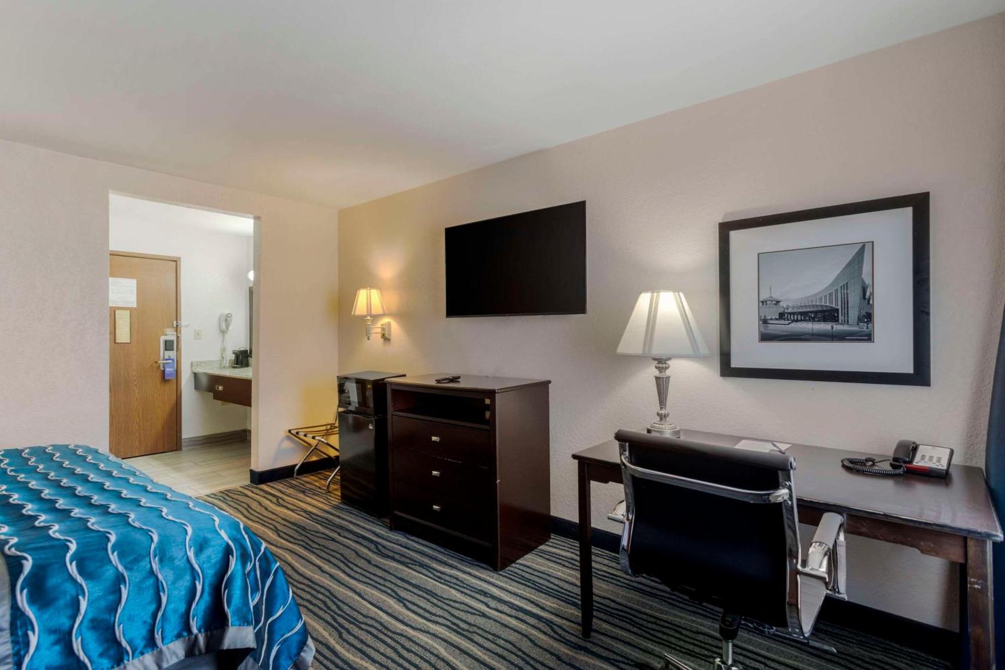 Comfort Inn & Suites Брентуд Екстериор снимка