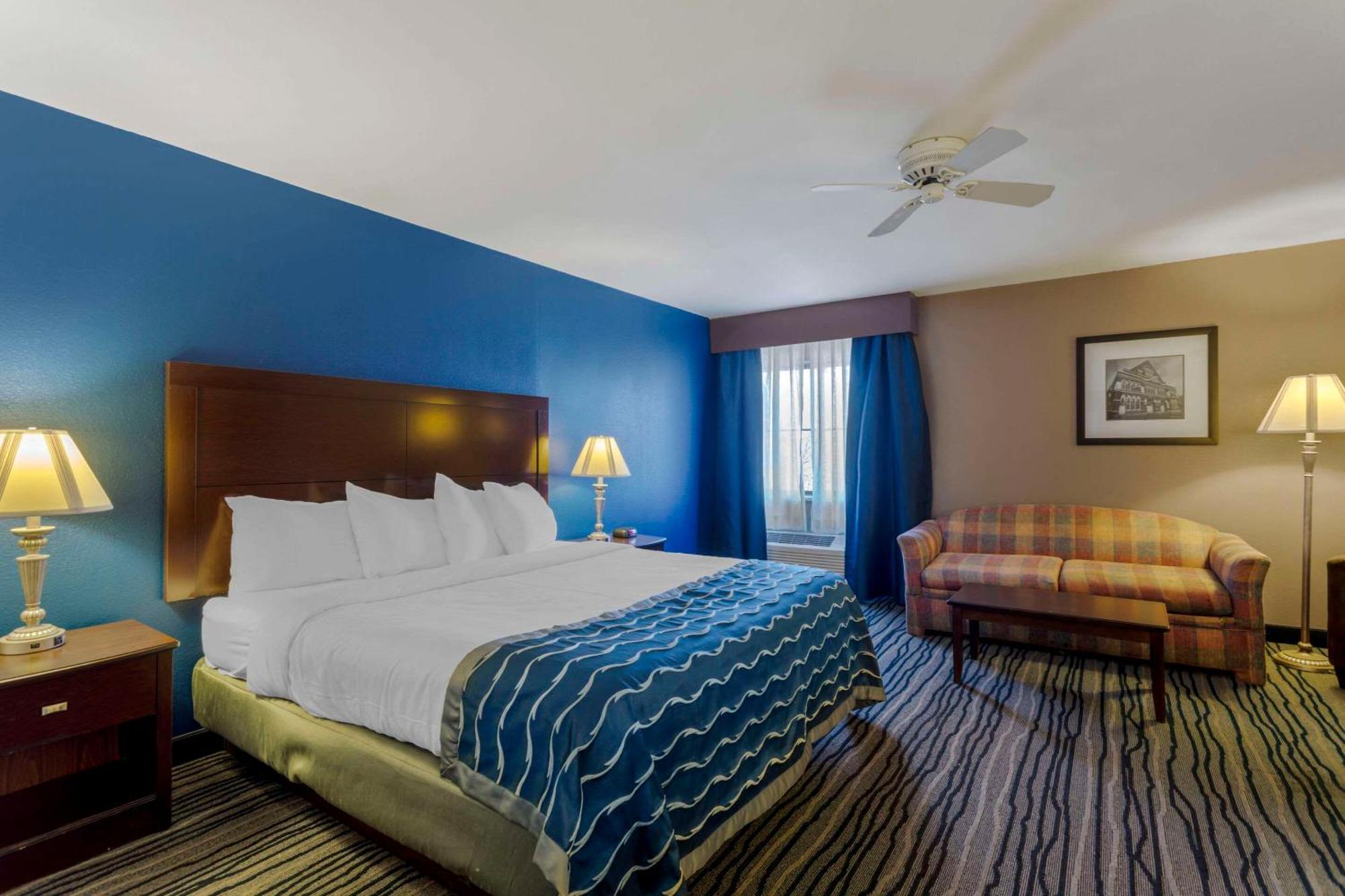 Comfort Inn & Suites Брентуд Екстериор снимка