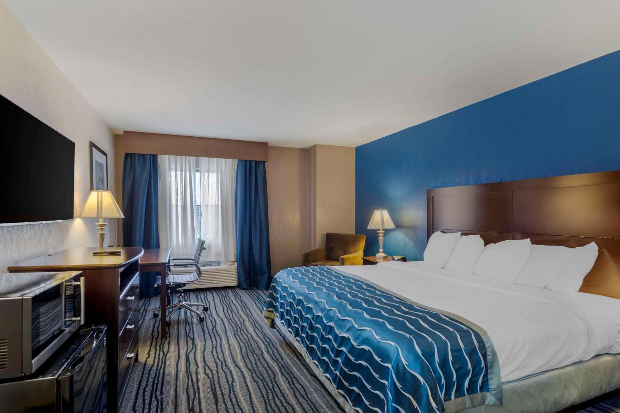 Comfort Inn & Suites Брентуд Екстериор снимка
