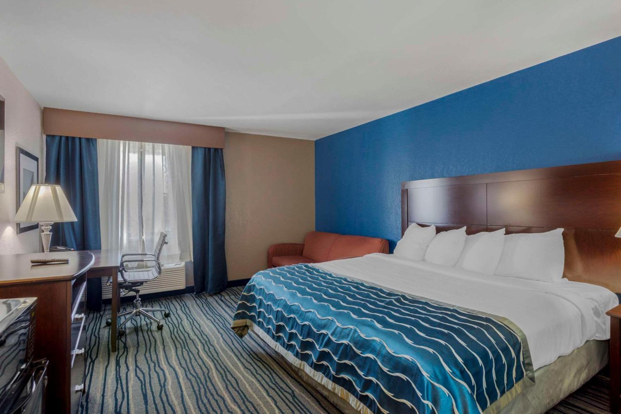 Comfort Inn & Suites Брентуд Екстериор снимка