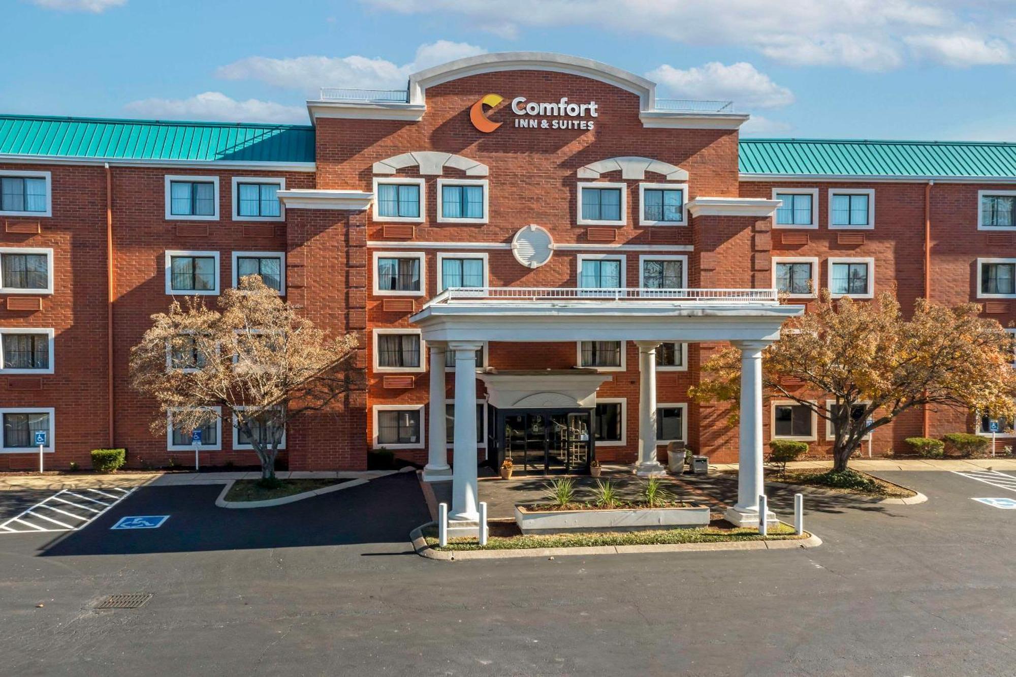 Comfort Inn & Suites Брентуд Екстериор снимка