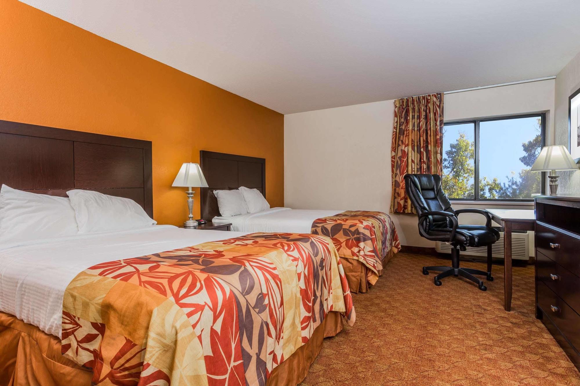 Comfort Inn & Suites Брентуд Екстериор снимка