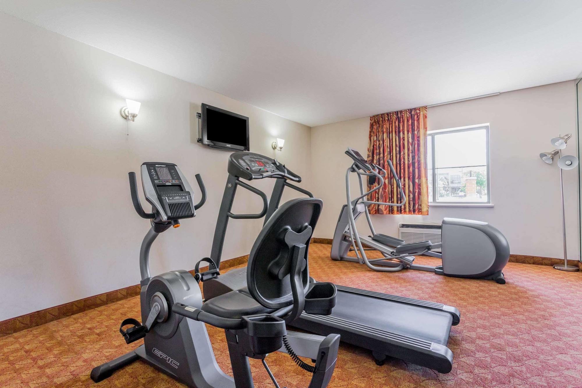 Comfort Inn & Suites Брентуд Екстериор снимка
