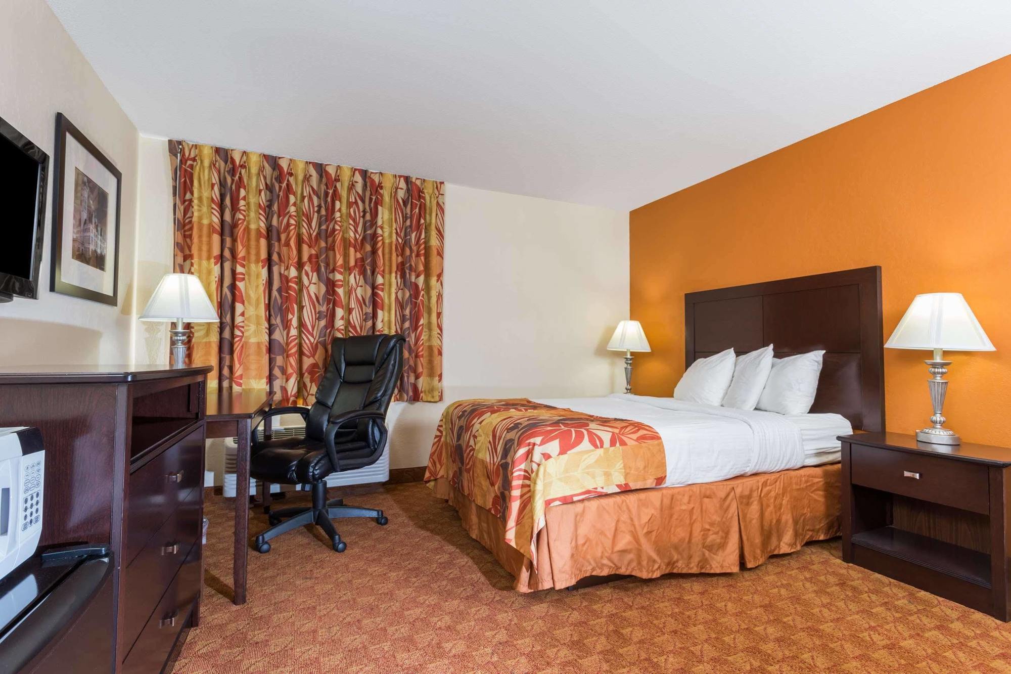 Comfort Inn & Suites Брентуд Екстериор снимка
