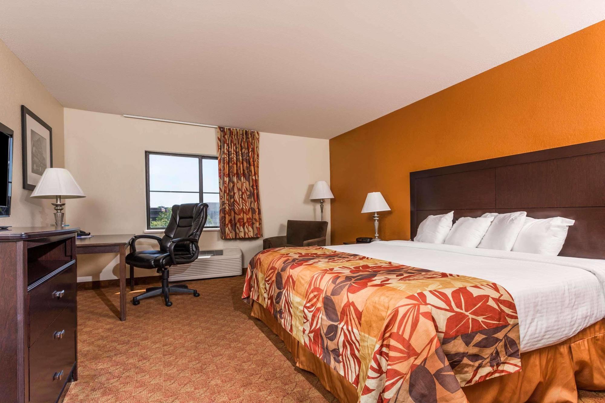 Comfort Inn & Suites Брентуд Екстериор снимка