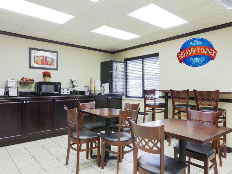 Comfort Inn & Suites Брентуд Екстериор снимка