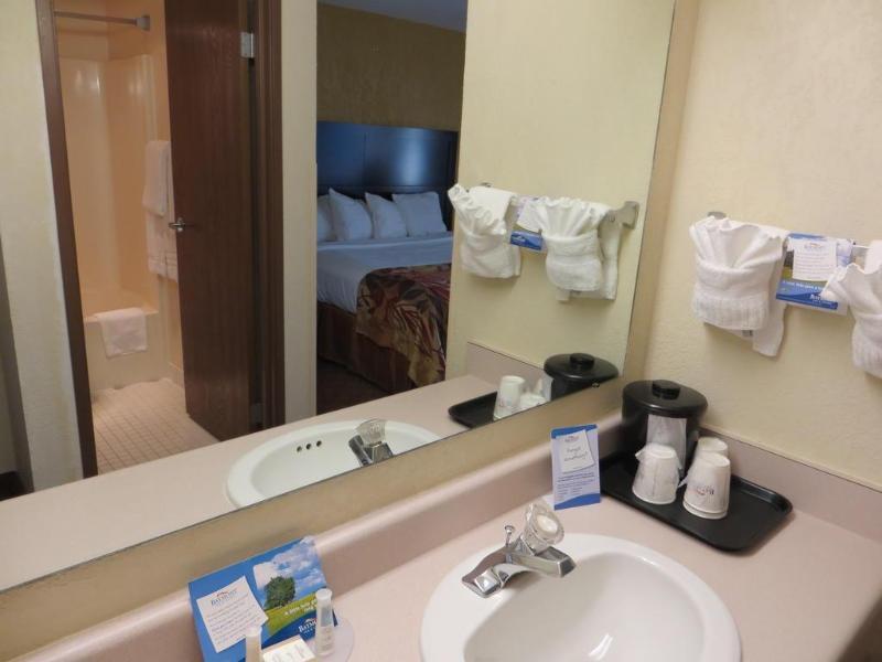 Comfort Inn & Suites Брентуд Екстериор снимка