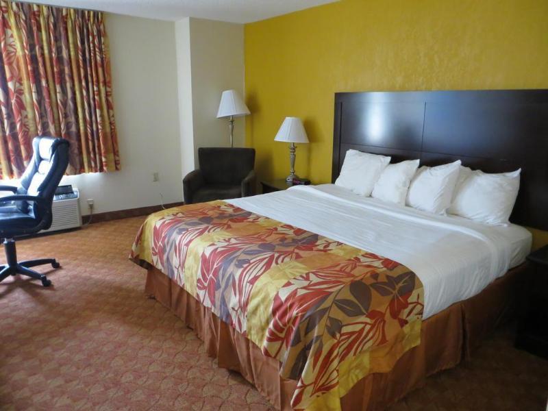 Comfort Inn & Suites Брентуд Екстериор снимка