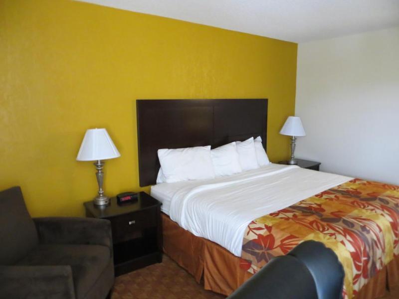 Comfort Inn & Suites Брентуд Екстериор снимка