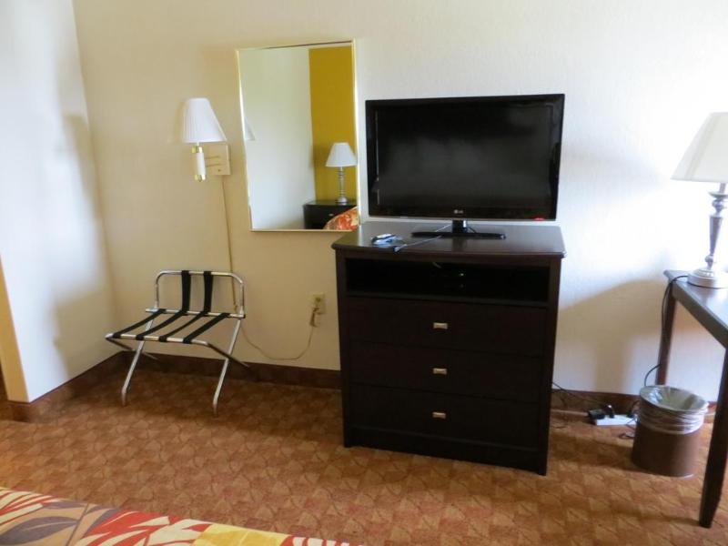 Comfort Inn & Suites Брентуд Екстериор снимка