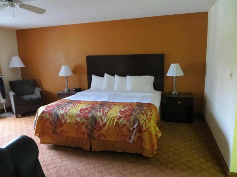 Comfort Inn & Suites Брентуд Екстериор снимка